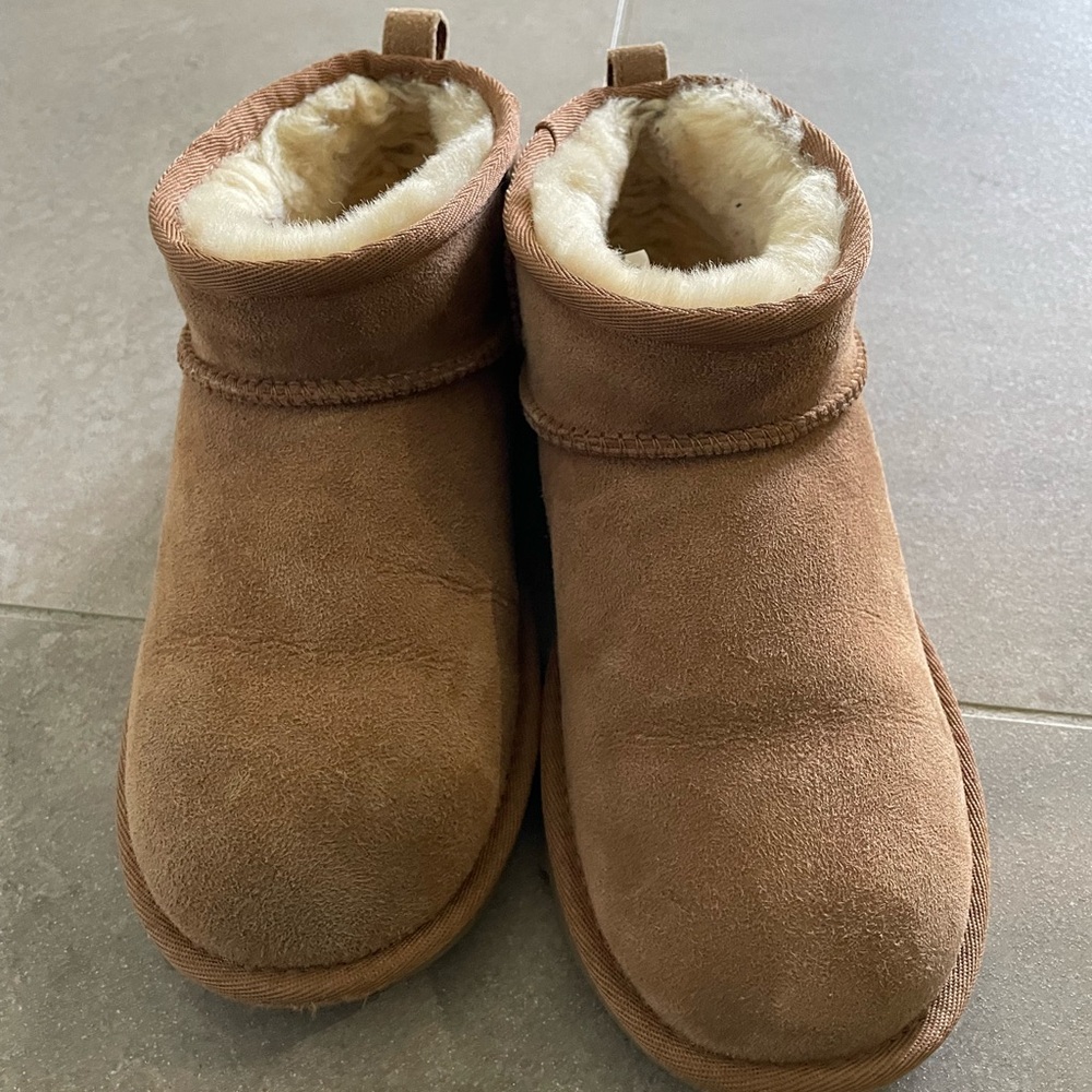 UGG Classic Ultra Mini boots. Size 4